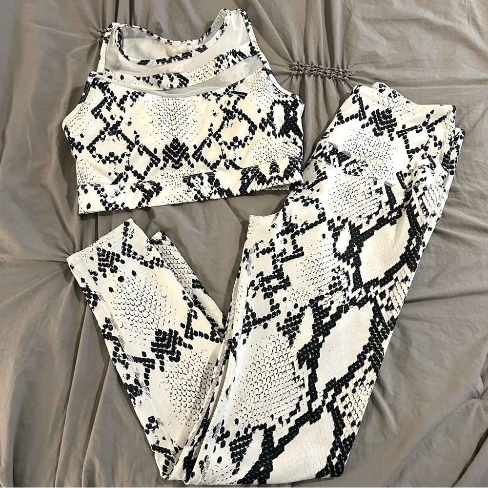 Savvi bundle sports bra & workout leggings